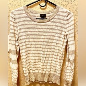 - ⭐️Worthington tan and white sweater